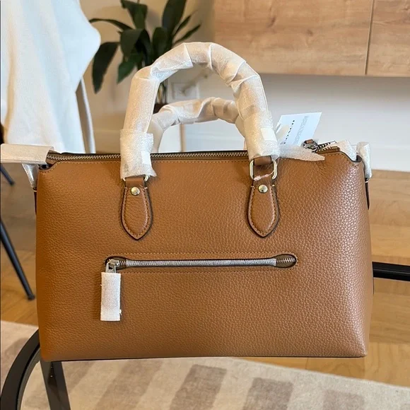 Coach Brown Satchel with Structured Design and High-Quality Leather - Picture 4 of 5